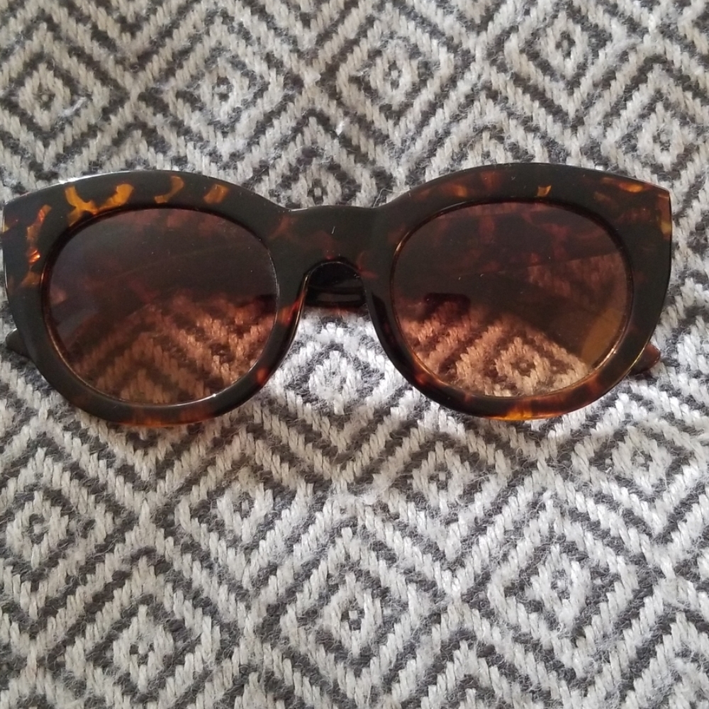 Tortoise Shell Sunglasses 😎